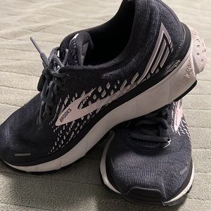Brooks Ghost 13- Lots of Thread